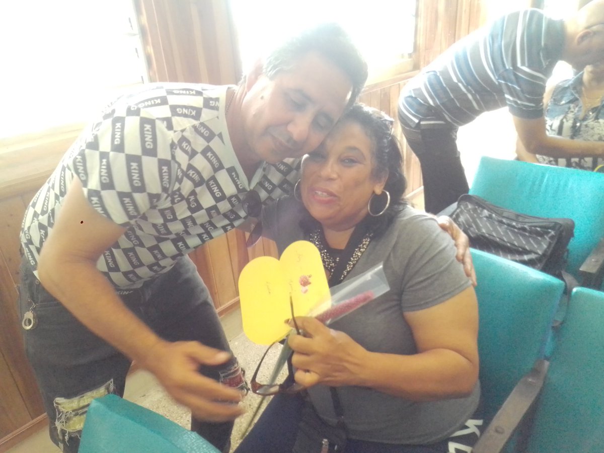 NiosvaniC's tweet photo. Un tiempo de amor, compañerismo y halago a las madres que trabajan en el #PoderPopular en #Guane #PinarDelRío se desarrolla 💥 AHORA 💥
Felices y homenajeadas se sienten las féminas del #CAMGuane y la #Asamblea, digno esfuerzo a reconocer por parte de los compañeros nuestros. https://t.co/Km6lp0Id5T