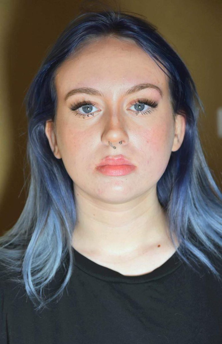 MadisonMccone's tweet photo. Needed som quick home updates with the blue hair, so mum got the camera out ๐ Milo had to get in too ๐
@alexmitarpx @PQAThanet @PQA_Official @marlowetheatre @CburyAcademy @infinitymedia__ #teen #teenager #headshotupdates #castings https://t.co/diZVTvIvPt