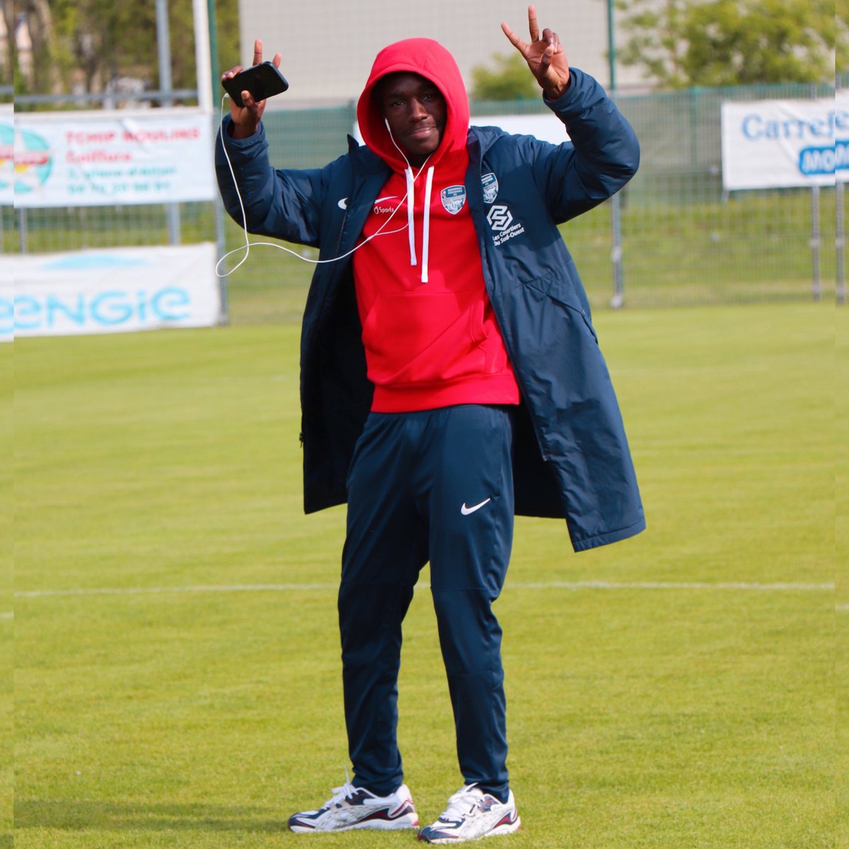 Bien arrivés à <a href="/MYF_Foot_03/">Moulins Yzeure Foot</a> 📍

🔜 Nos joueurs partiront à l’échauffement dans quelques minutes 

Téléchargez l’application mobile Champ’s pour suivre la rencontre en direct 📲 ou via nos réseaux 😃

#BPFC 🔵🔴