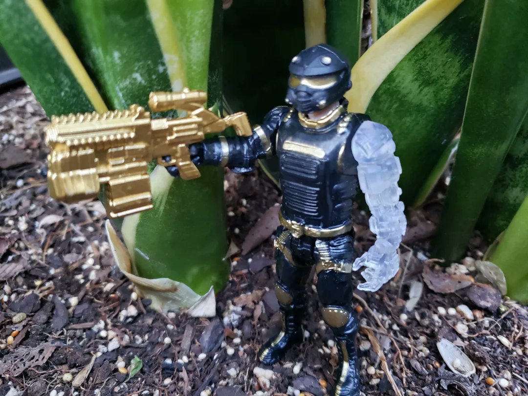 cracktasticpod's tweet photo. Happy #finalfactionfriday New video out on YouTube https://t.co/zgdjU9hp8M @FinalFaction  #thepfpn #finalfaction #CracktasticPlastic #alphateam #steadfast #kharn #unboxing #firstimpressions #review #dollarstorefinds #toyphotography #limitededition https://t.co/RB2pTVLUrF