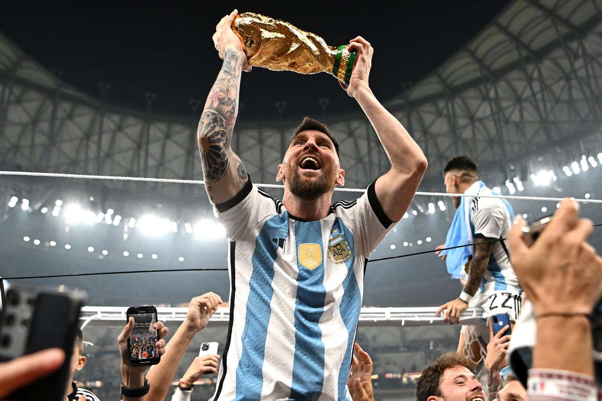 Leo_messii_8's tweet photo. 🚨 FUN FACT:

🇦🇷 Maradona never won the Copa America. ❌
🇧🇷 Pele never played in Europe. ❌
🇳🇱 Cruyff never won the World Cup. ❌
🇧🇷 Ronaldo never won the Champions League. ❌
🇵🇹 Cristiano never won the World Cup. ❌

🇦🇷 Lionel Messi has won it all. ✅🐐 https://t.co/nAy2FAua2U