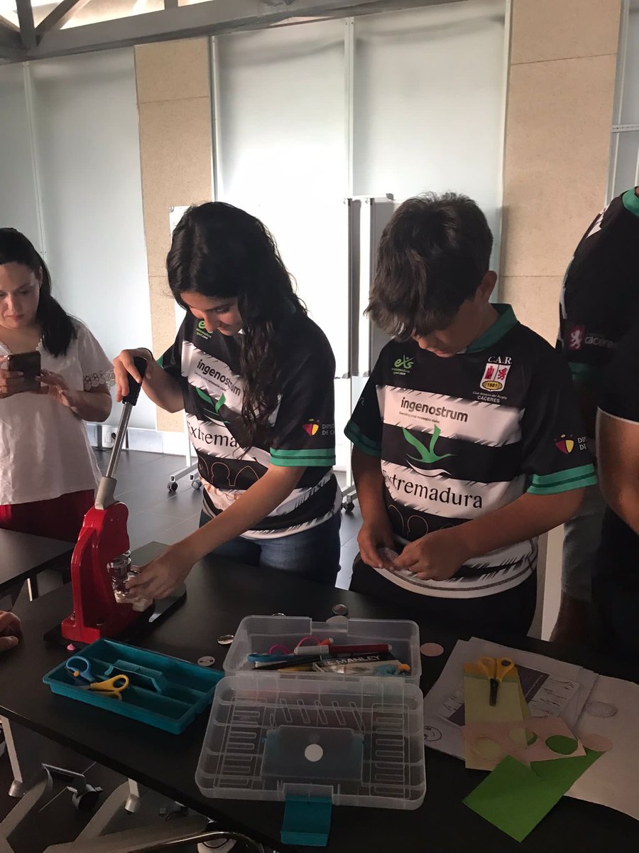#SOLIDARIDAD Uno de los valores identificados en el Playing Charter que forma parte de las reglas de juego del #Rugby

Hoy, tarde de entrenamiento y formación para nuestra cantera (sin 🏉 pero con ♥️)
Gracias ⁦<a href="/admoextremadura/">ADMO</a>⁩ por la invitación 

#SolidariosHastaLaMédula