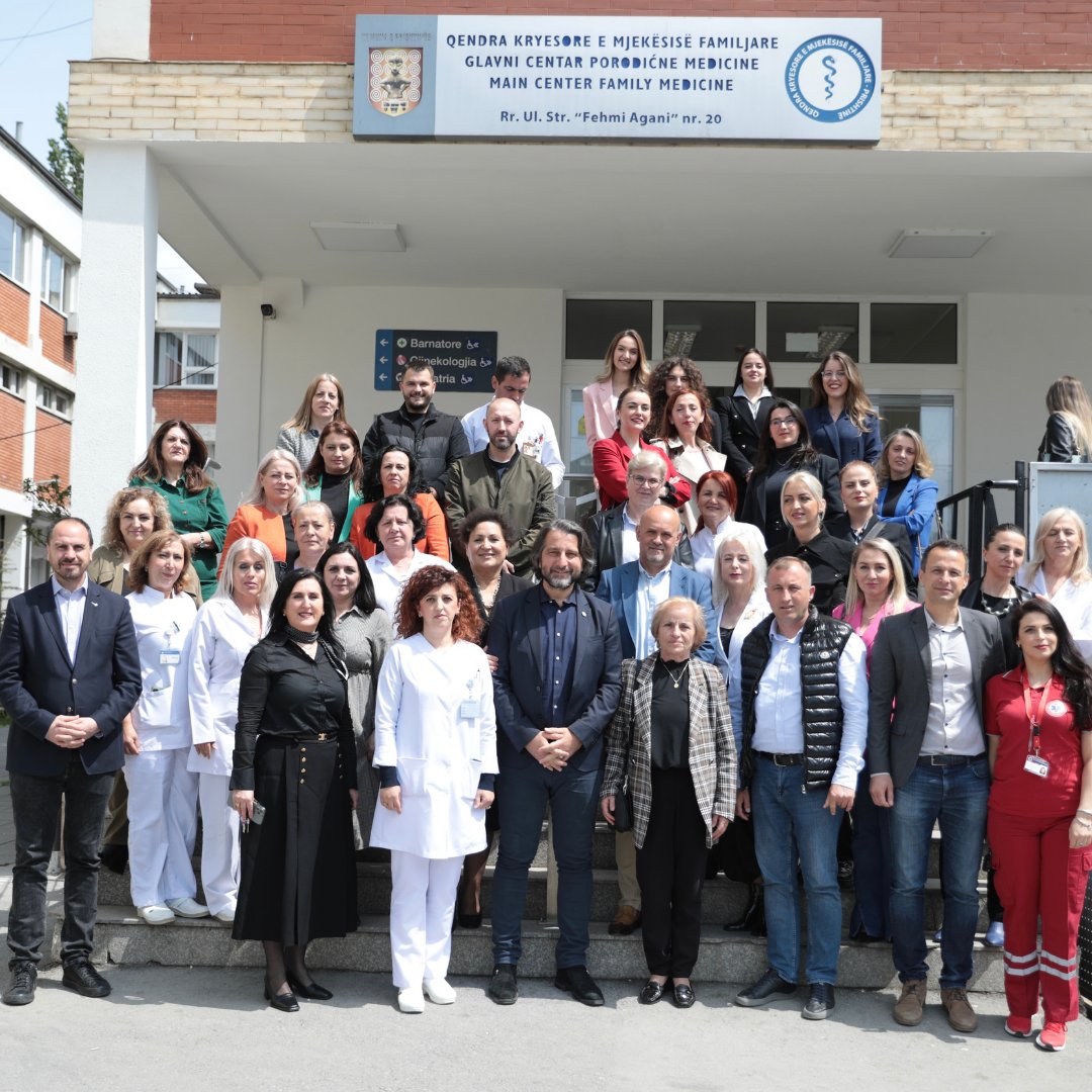 perparim_rama's tweet photo. Dita Ndërkombëtare e Infermierëve 🙌🏥

Sot, më 12 maj 🗓️,
bashke me #DrejtoriaeShëndetësisë dhe Dr. Izet Sadiku shënuam kontributin dhe punën e jashtëzakonshme që ju, infermierët e keni dhënë për shëndetin tonë.

#DitaNdërkombëtareeInfermierëve23
#prishtinaepërjetimeve💛 https://t.co/xnbr6JrXoQ