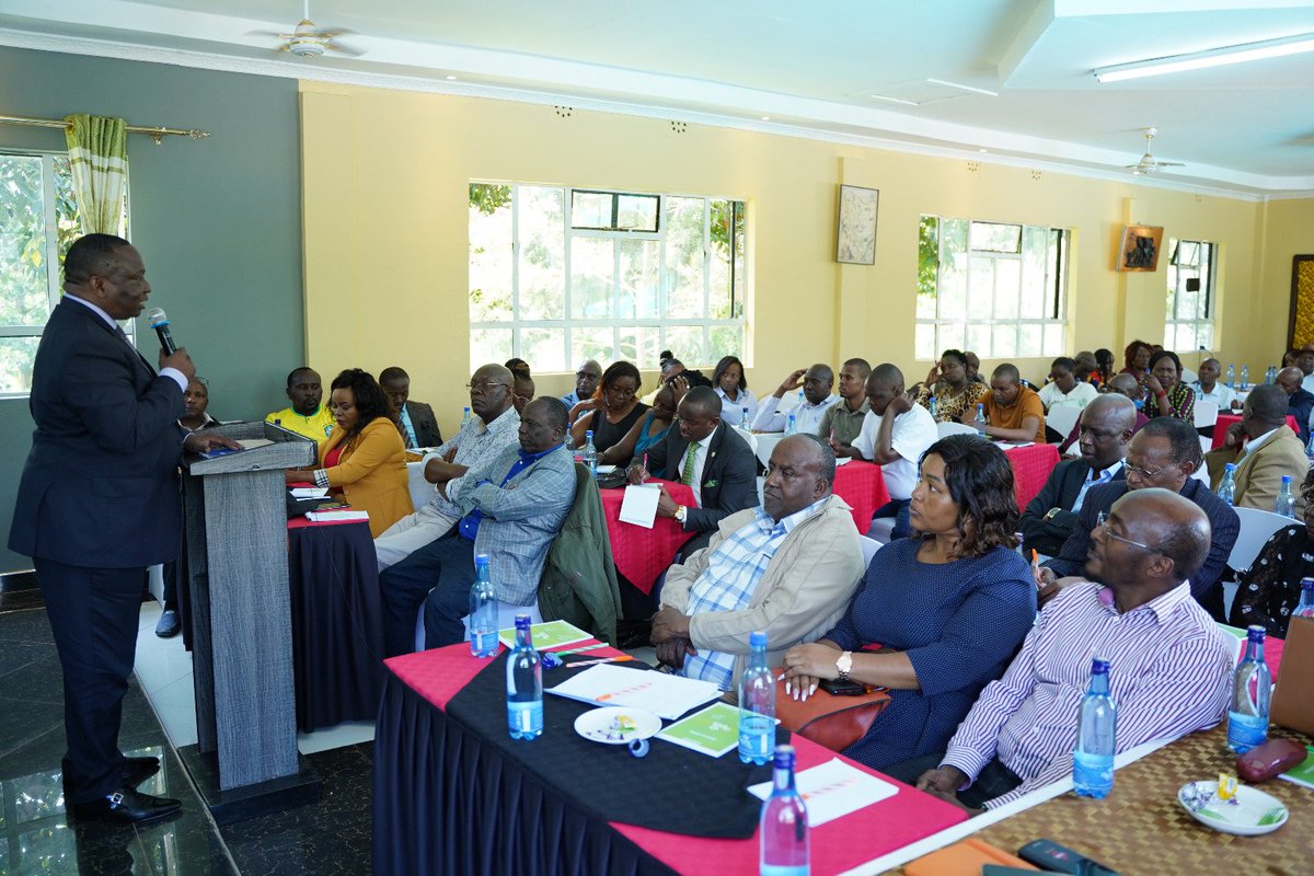 TeamNguvu's tweet photo. Chamber President @Ngatia_Richard address business leaders from Central Region at a forum in Sagana, @County_20 as he campaigned to retain his position as the @kenya_chamber President.  He was endorsed by the 5Counties in Central and @County_20 governor @AnneWaiguru https://t.co/lWYhLSF9iT