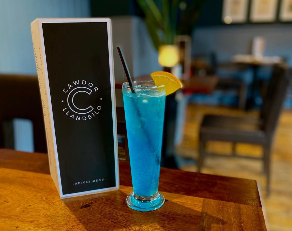 Hoping for "blue skies" this weekend ☀️ 

Join us for National Cocktail Day this weekend with our cocktail of the week Blue skies...

- Blue Curacao
- Au Vodka
- Lime juice
- Lemonade