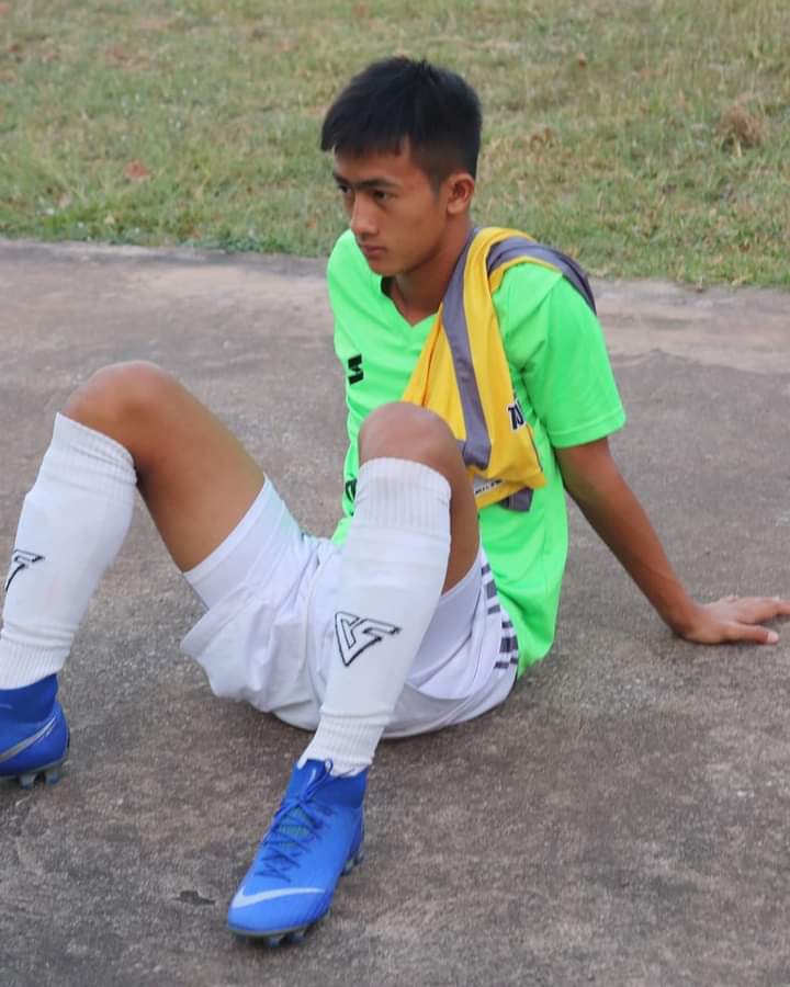 นักฟุตบอลอบต.
ชอบครับ ใส่แบบรัด E5
#กางเกงสเตย์