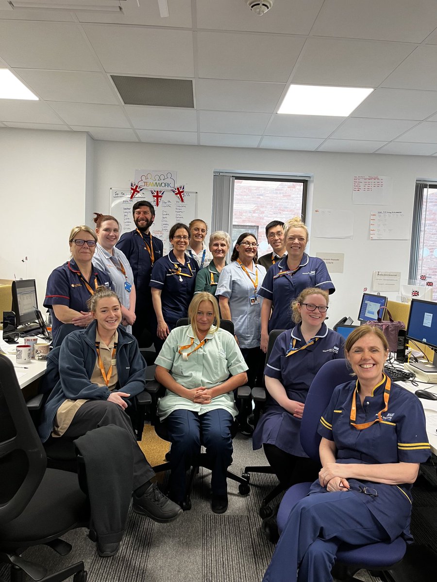 lorraine_ganley's tweet photo. What a lovely way to finish celebrating #NursesDay ⁦@TraffordLCO⁩, visiting Treatment Room Team (including Nicola student nurse who wants to come into the community on qualifying) and DN, HV and School Nursing Teams at Altrincham Hub Thank you to everyone I met today 🌟👏 https://t.co/m7OUVnmtD3