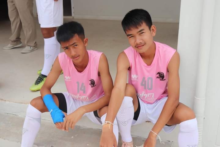 นักฟุตบอลอบต.
ชอบครับ ใส่แบบรัด E6
#กางเกงสเตย์