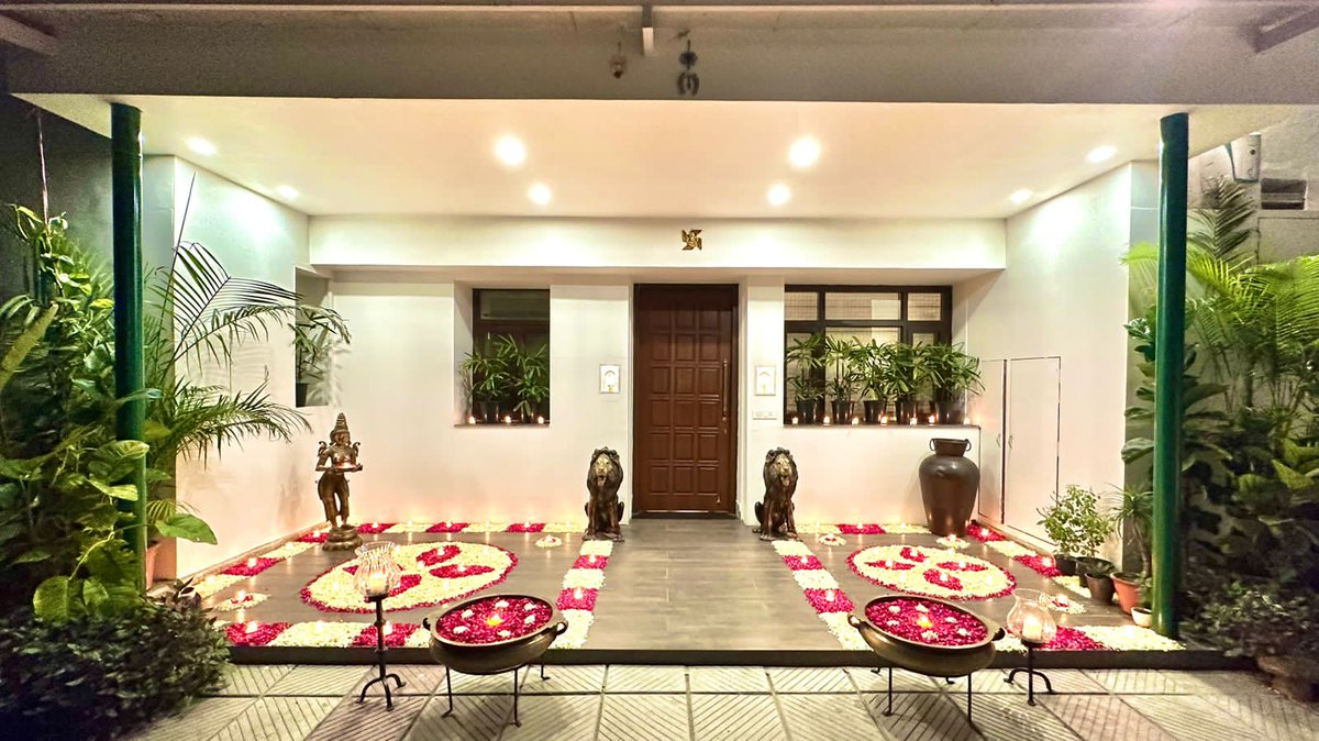 JudgebirSingh18's tweet photo. Raghav Chadha’s house decorated with rangoli and lamps a day before his engagement.

#RaghavChadha #cmpunajb https://t.co/IBRQiEhtMF