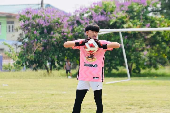 นักฟุตบอลอบต.
ชอบครับ ใส่แบบรัด E7
#กางเกงสเตย์