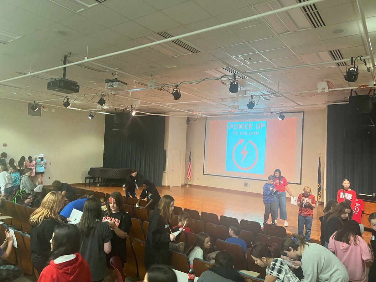 TiptonMiddle's tweet photo. 7th Grade Students visit IUK to learn about college and how to get there! https://t.co/wx9IclVgPo