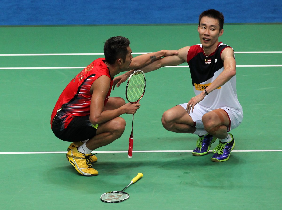 bwfmedia's tweet photo. The 🇨🇳 Lin Dan-@LeeChongWei 🇲🇾 rivalry down the years.

2⃣0⃣1⃣3⃣
Iconic pictures from the unforgettable World Championships final in Guangzhou.

#BWFHallofFame https://t.co/Ef6AroyAHp