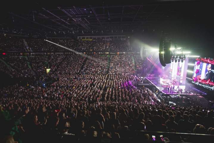 MistaSam_'s tweet photo. First time in my life hearing a crusade/revival was held without taking offerings from attendees.
Apostle Joshua Selman host crusade in a 21,000 Capacity Auditorium, in the United Kingdom. NO OFFERING WAS COLLECTED!! https://t.co/tiyT73xrmH