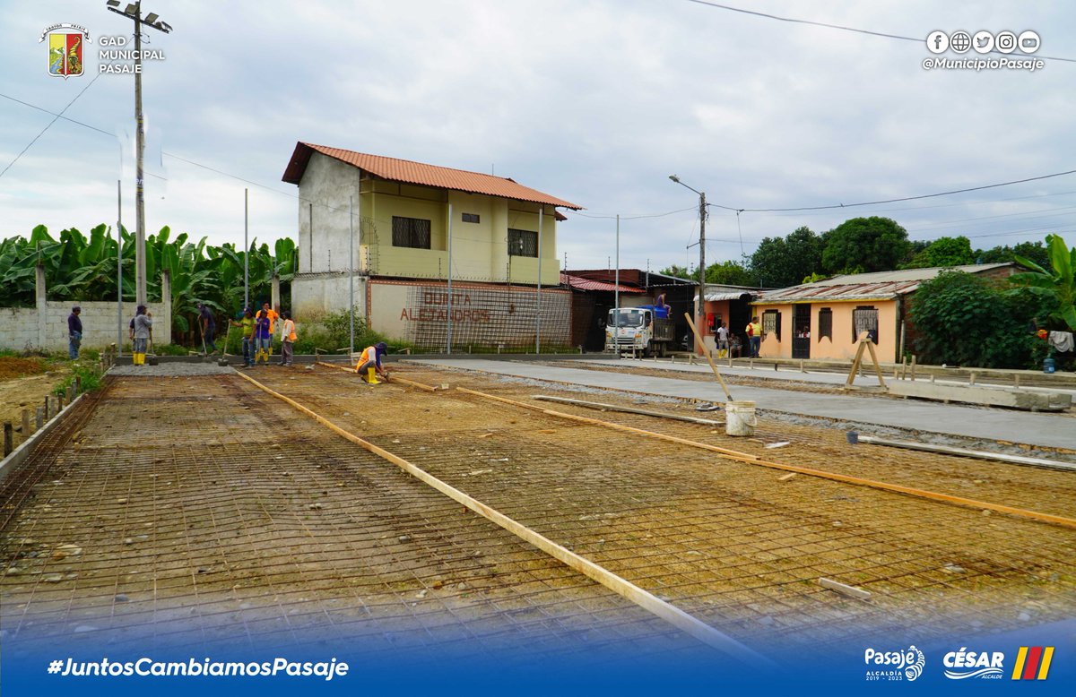 municipiopasaje's tweet photo. En lotización Rosita uno trabajamos junto a la comunidad las mejoras en la barriada. 

Alcalde @cesarencaladae ejecuta la construcción de cancha múltiple para impulsar el deporte y las actividades físicas con moradores de la barriada.

#obras #inversiones #deporte #salud #vida https://t.co/RlqnRnWIFS