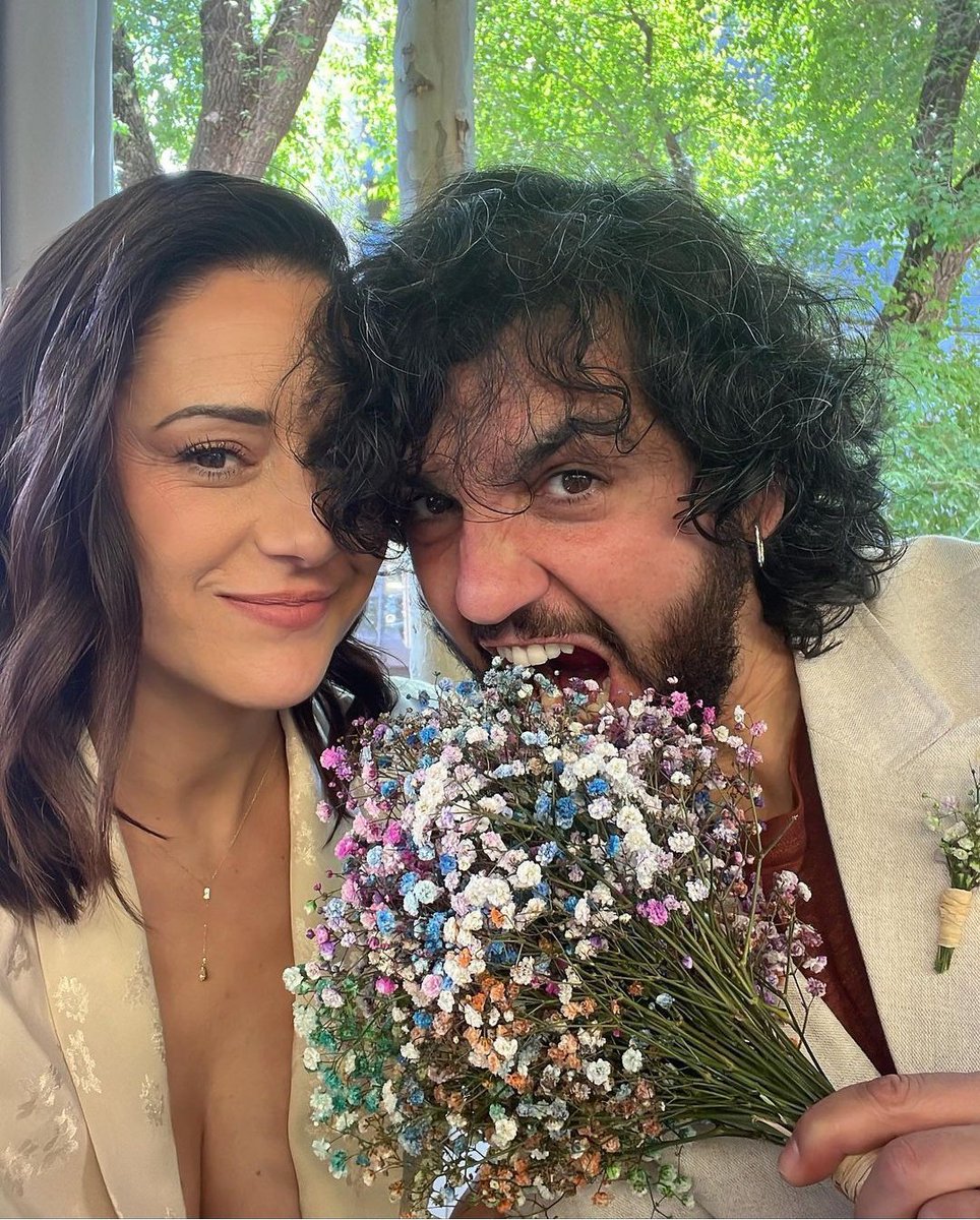 smilingwomens's tweet photo. que se han casado ay https://t.co/3CD9RuPHbG