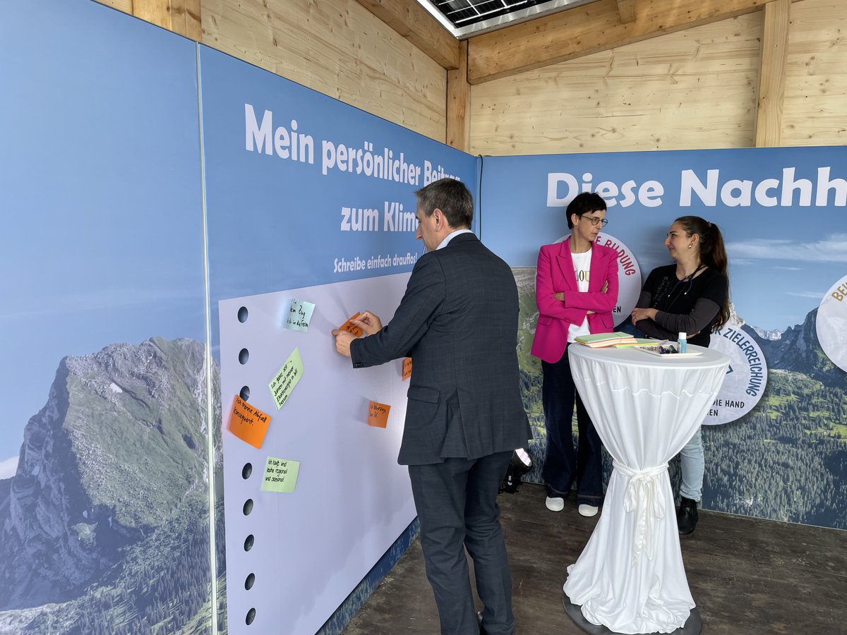 Besuch im Rahmen des GreenDay bei uns am Stand A25 an der Toggenburger Messe: Regierungsrätin Susanne Hartmann (im Gespräch mit Patrizia Egloff) und Gemeindepräsident Alois Gunzenreiner. 
#energietal #energie2030 #SG2023 #wirsinddabei #greenday23