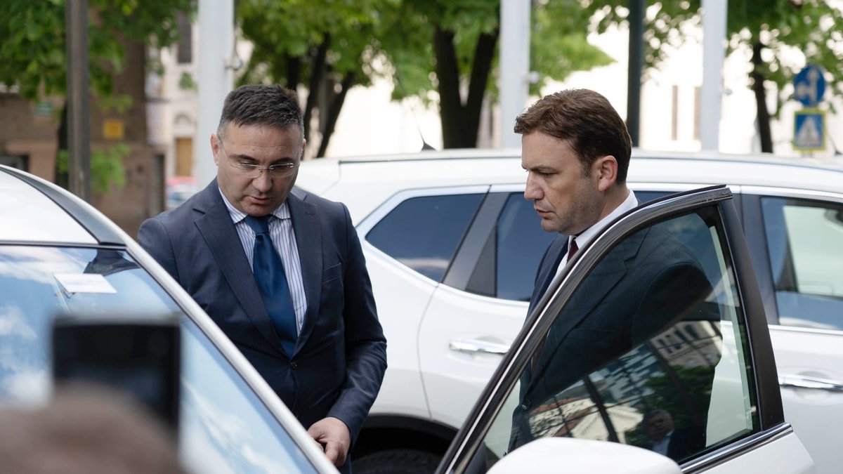 Bujar_O's tweet photo. Pleased to donate two vehicles to the #BiH Mine Action Center @BhmacB on behalf of @OSCEBiH, with the aim of making #Majevica mine-free by the end of 2024. As @OSCECiO, our priority is to provide a safer environment &amp; offer increasing opportunities for people. #ItsAboutPeople. https://t.co/DvFumQo3oK
