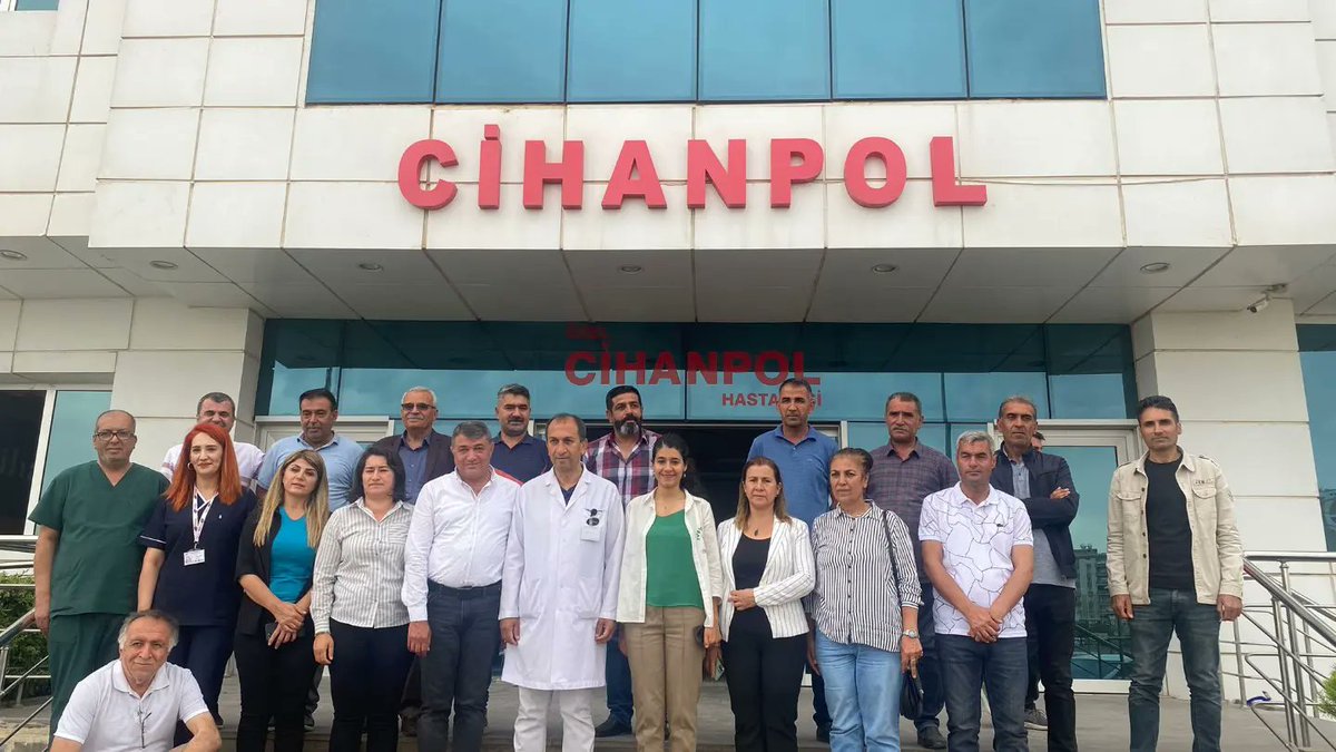 MerdinSol's tweet photo. Milletvekili adayımız Beritan Güneş, Milletvekili adayımız Selahattin Ertaş, Kızıltepe Belediyesi Eşbaşkanı Nilüfer Elik Yılmaz ve il,ilçe yönetimimiz Kızıltepe Devlet Hastanesi, İpekyolu hastanesi ve Cihanpol hastanesini ziyaret ettiler https://t.co/hMZIExTx8h