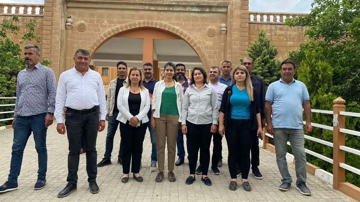 MerdinSol's tweet photo. Milletvekili adayımız Beritan Güneş, Milletvekili adayımız Selahattin Ertaş, Kızıltepe Belediyesi Eşbaşkanı Nilüfer Elik Yılmaz ve il,ilçe yönetimimiz Kızıltepe Devlet Hastanesi, İpekyolu hastanesi ve Cihanpol hastanesini ziyaret ettiler https://t.co/hMZIExTx8h