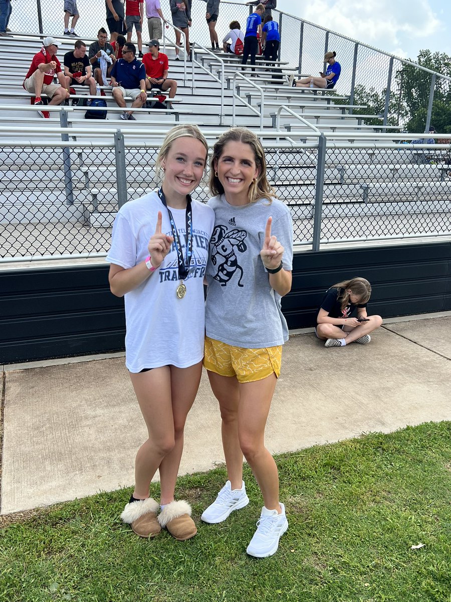 ChoctawVB's tweet photo. STATE CHAMPION 🥇🥇 SHAYDIN MYERS wins 1st place for high jump in all of 6A. We couldn’t be more proud of her!!! https://t.co/wLBOO7qCCo