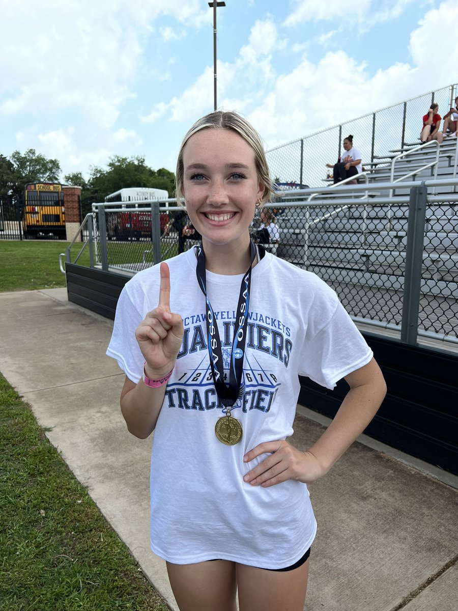 ChoctawVB's tweet photo. STATE CHAMPION 🥇🥇 SHAYDIN MYERS wins 1st place for high jump in all of 6A. We couldn’t be more proud of her!!! https://t.co/wLBOO7qCCo
