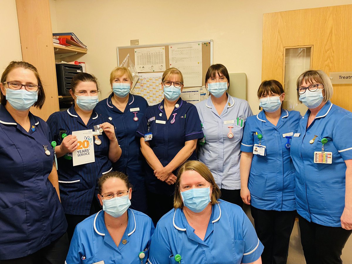 Congrats to Sister Katie, Macmillan Lead SACT Nurse on achieving her 20 year award today. Here’s Katie with her fab team, Matron Helen and Head of Nursing Sue <a href="/macmillancancer/">Macmillan Cancer Support</a> <a href="/MidCheshireNHS/">Mid Cheshire Hospitals 🏥</a> <a href="/sue_sarson/">Sue Sarson</a> <a href="/scott1malton/">Scott Malton</a> <a href="/HelsWilliamson/">Helen Williamson</a> #InternationalNurseDay2023