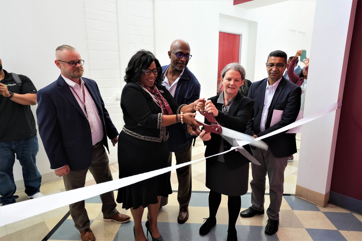 PresYoung13's tweet photo. Excited to cut the ribbon on our new Hy-Flex classrooms, equipped with the latest technology to enhance the learning experience for our students. Thank you to all who made this possible!

#TSUProud  #texassouthernuniversity #tsu13thpresident #HyFlexClassrooms #FutureOfEducation https://t.co/xUJoSSNqmM