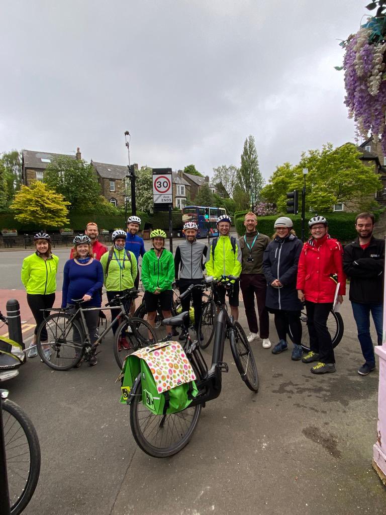 Ed_Clancy's tweet photo. Riding out with South Yorkshire’s NHS @STHActiveTravel Bike Buddy hero’s showcased the champion work they’re doing to help @NHSuk colleagues be cycle confident on their commute to work 🧵🚴‍♀️👩‍⚕️ 1/3 https://t.co/8pFg2cyTQQ