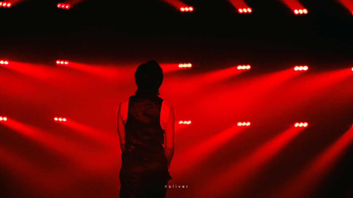 Sliver_raining's tweet photo. 230511 BANGKOK 

入过繁华之境
听过喧嚣声音
化身孤岛的鲸
依旧滚烫心情 ​​​

#ZhangZhehan #ZhangZhehan张哲瀚
#张哲瀚 #張哲瀚 #ZZH 
#チャンジャーハン #장철한 #จางเจ๋อฮั่น https://t.co/Iit1QBQUNh