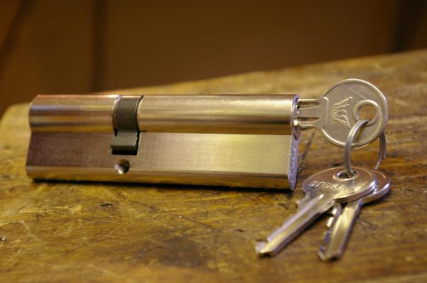 When it comes to safeguarding your property, a reliable and secure lock is paramount. With a multitude of options available in the market, choosing the right lock can be a daunting task. In this comprehensive guide.

deanos-locksmiths-truro.co.uk/?p=773