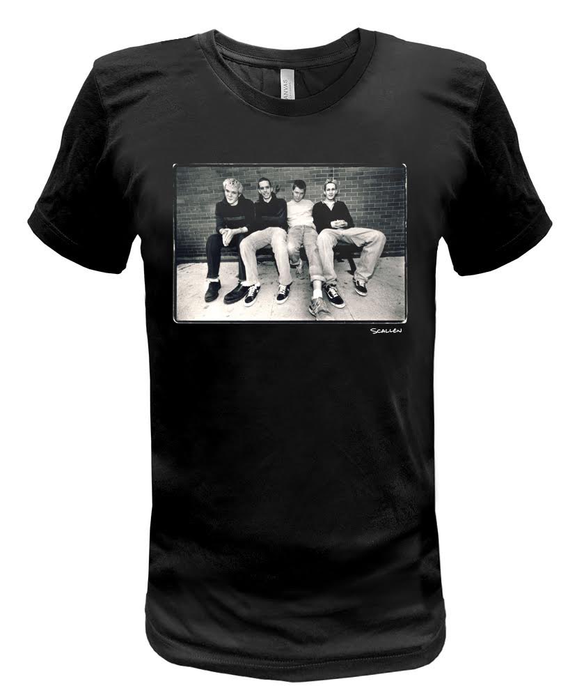 first time I’ve had a photo on a t-shirt*

limited to 300

thanks to <a href="/BifocalMedia/">Bifocal Media</a> &amp; <a href="/braidcentral/">braid</a> on the collab

bifocalmedia.com/product/braid-…

* with my permission