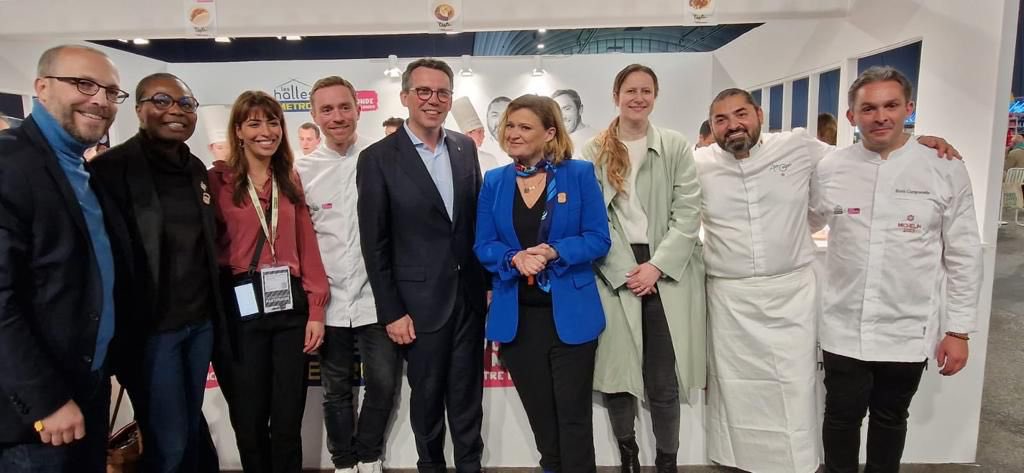 PeltierPascal's tweet image. Au @Taste_ofParis ce midi j’étais très heureux de présenter à @Olivia Grégoire notre stand @METRO_FR avec @TCLC.
Merci pour notre échange aux côtés de @CarolineYADAN et @fantaberete, des Chefs @Alain_Ducasse1, @DennyImbroisi où nous avons parlé entrepreneuriat et transmission !