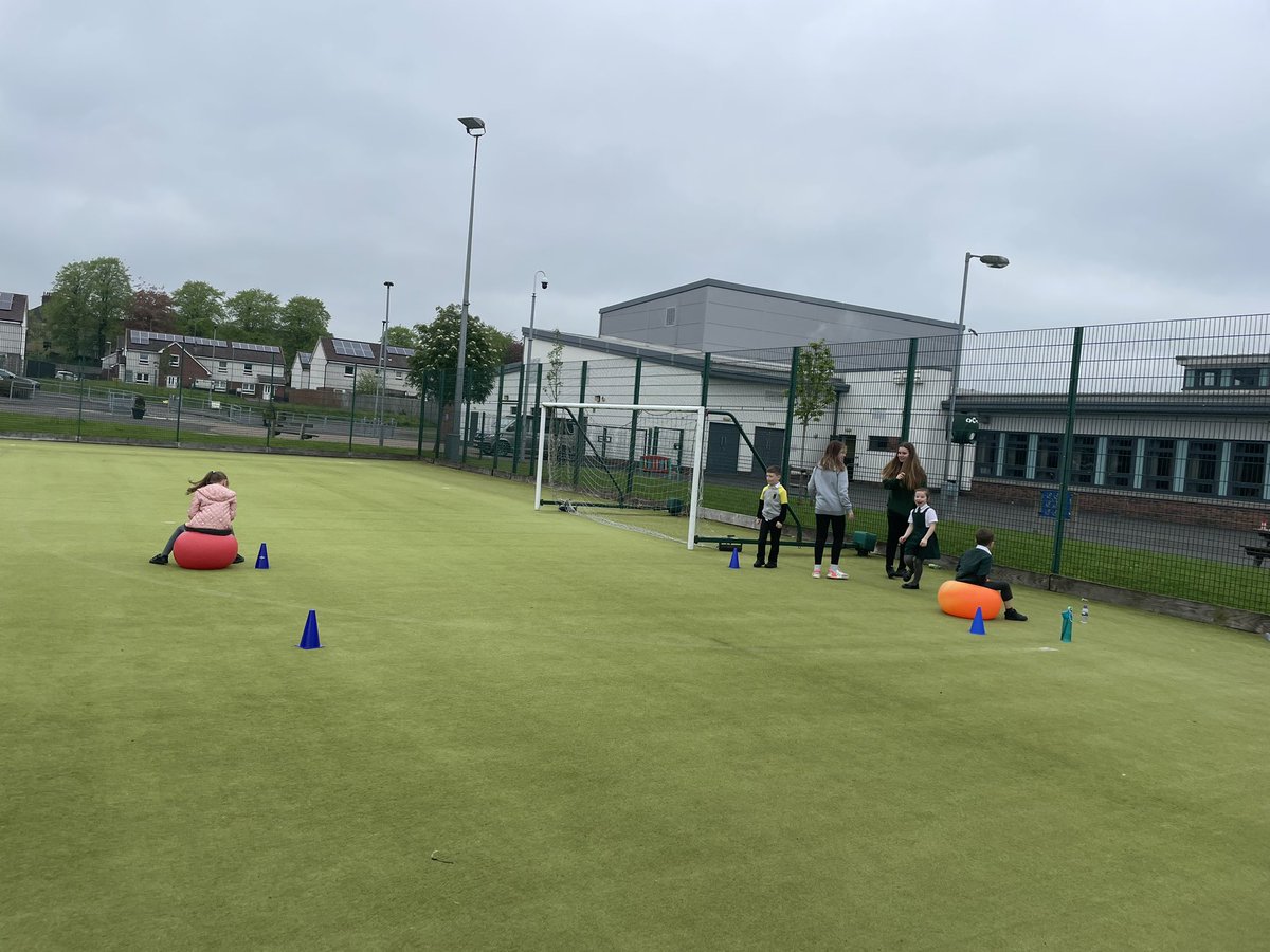 Miss Lamont tweet media