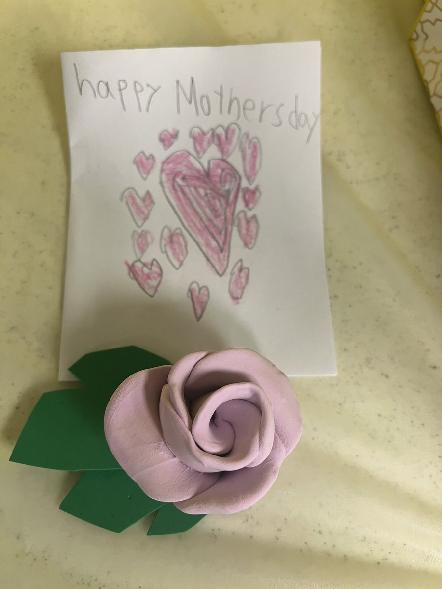 Almost as good as the real thing. “Kinders got” roses for mothers day, recycling bags for gifts. <a href="/rrisdfinearts/">Round Rock ISD Fine Arts</a> <a href="/rrisdart/">Round Rock ISD Art</a> <a href="/KendraScott/">kendrascott</a> @canyoncreekelem