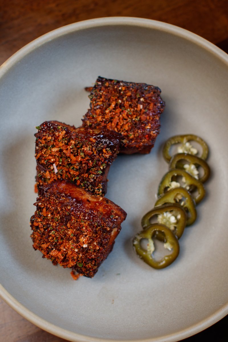 rusticdublin's tweet photo. Slow cooked smoked pork belly with homemade BBQ sauce, spicy shallot crumb, steamed bao bun, lettuce and homemade pickles🤤
#rusticstone #stonecooking #restaurantdublin #restaurant #dublin #dineindublin #foodandwine #chateaubriand #sizzle #food #foodlovers #earlyeveningmenu https://t.co/8WtLjtKnJ6