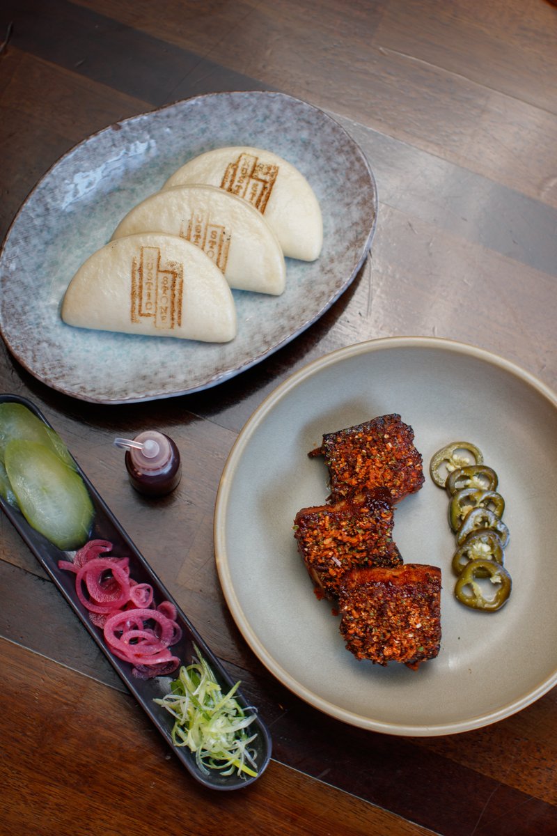 rusticdublin's tweet photo. Slow cooked smoked pork belly with homemade BBQ sauce, spicy shallot crumb, steamed bao bun, lettuce and homemade pickles🤤
#rusticstone #stonecooking #restaurantdublin #restaurant #dublin #dineindublin #foodandwine #chateaubriand #sizzle #food #foodlovers #earlyeveningmenu https://t.co/8WtLjtKnJ6