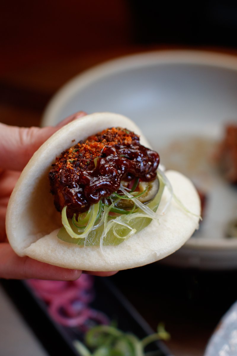 rusticdublin's tweet photo. Slow cooked smoked pork belly with homemade BBQ sauce, spicy shallot crumb, steamed bao bun, lettuce and homemade pickles🤤
#rusticstone #stonecooking #restaurantdublin #restaurant #dublin #dineindublin #foodandwine #chateaubriand #sizzle #food #foodlovers #earlyeveningmenu https://t.co/8WtLjtKnJ6