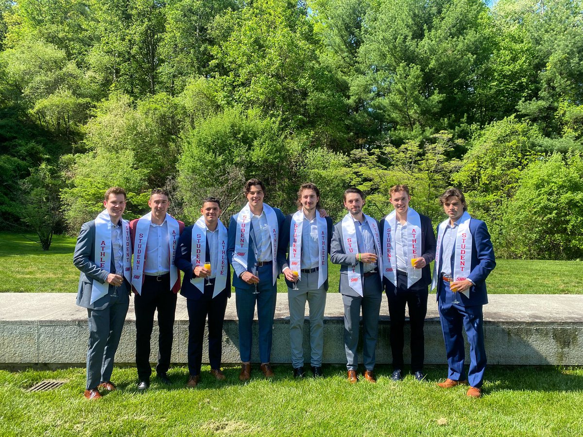 Congratulations to our 8 graduating Seniors and to all the other Senior Student-Athletes that were honored this morning 🌟 

A special shout-out to Braeden Tuck and Luke Lush who were recipients of the Lucy Cox award and the Comeback Student Athlete award
 
#weareshu