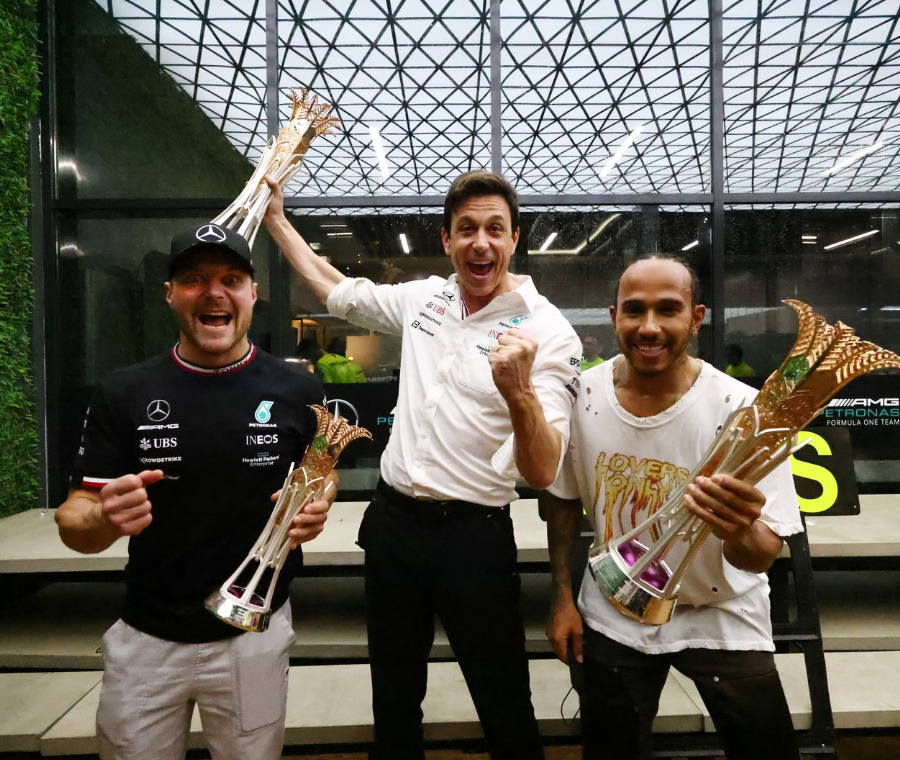 dearlews's tweet photo. when mercedes team was a team https://t.co/k395EZua6O