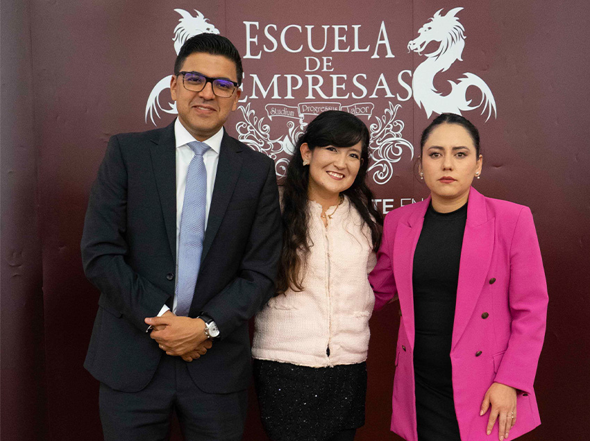 EE_USFQ's tweet photo. Después de un año y medio de nuevas experiencias, estudios y sacrificios, los estudiantes de la Maestría en Mercadotecnia de presentaron sus proyectos de titulación frente al tribunal de grado. 

Conoce más sobre sus propuestas: https://t.co/dCx6lyIocB

@PosgradosUSFQ https://t.co/BAGTOGzmQW