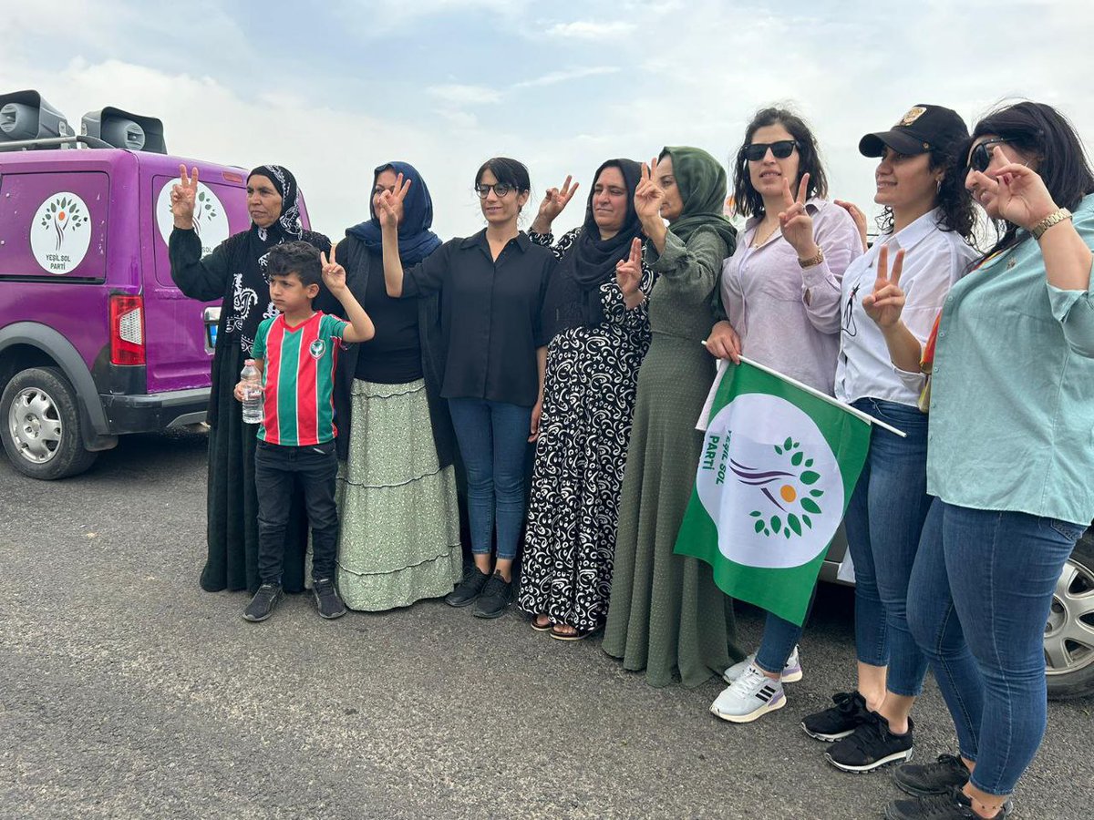 MerdinSol's tweet photo. Milletvekili Adayımız Leyla Kaya,Milletvekili Adayımız Kamuran Tanhan ve Mardin Milletvekilimiz Pero Dündar Nusaybin'de Köy ziyaretlerine devam etti https://t.co/ILkSqMXNp3