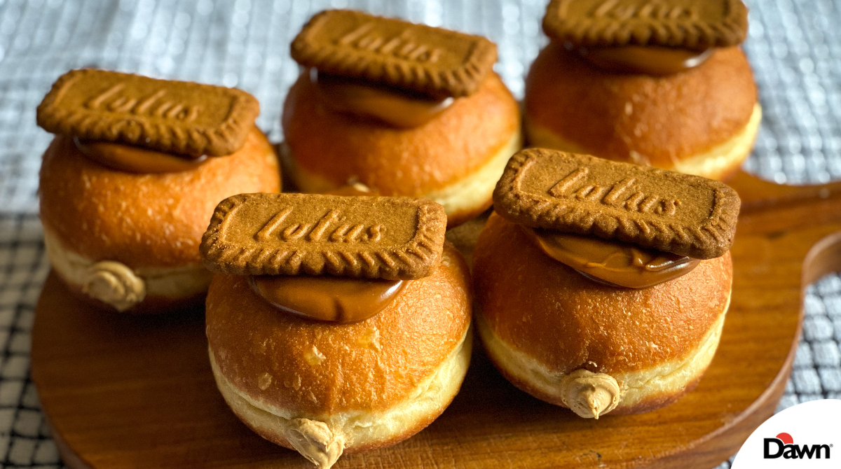 DawnFoodsUK's tweet photo. The big flavour story at present is Caramel Biscuit with a whole range of #bakery, ice cream and desserts now featuring it. Check out Dawn’s #CaramelBiscuit flavour #fudgeicing to transform your bakes!
👉 Find out more: https://t.co/R42qSykQJu https://t.co/baqRr8SyHT