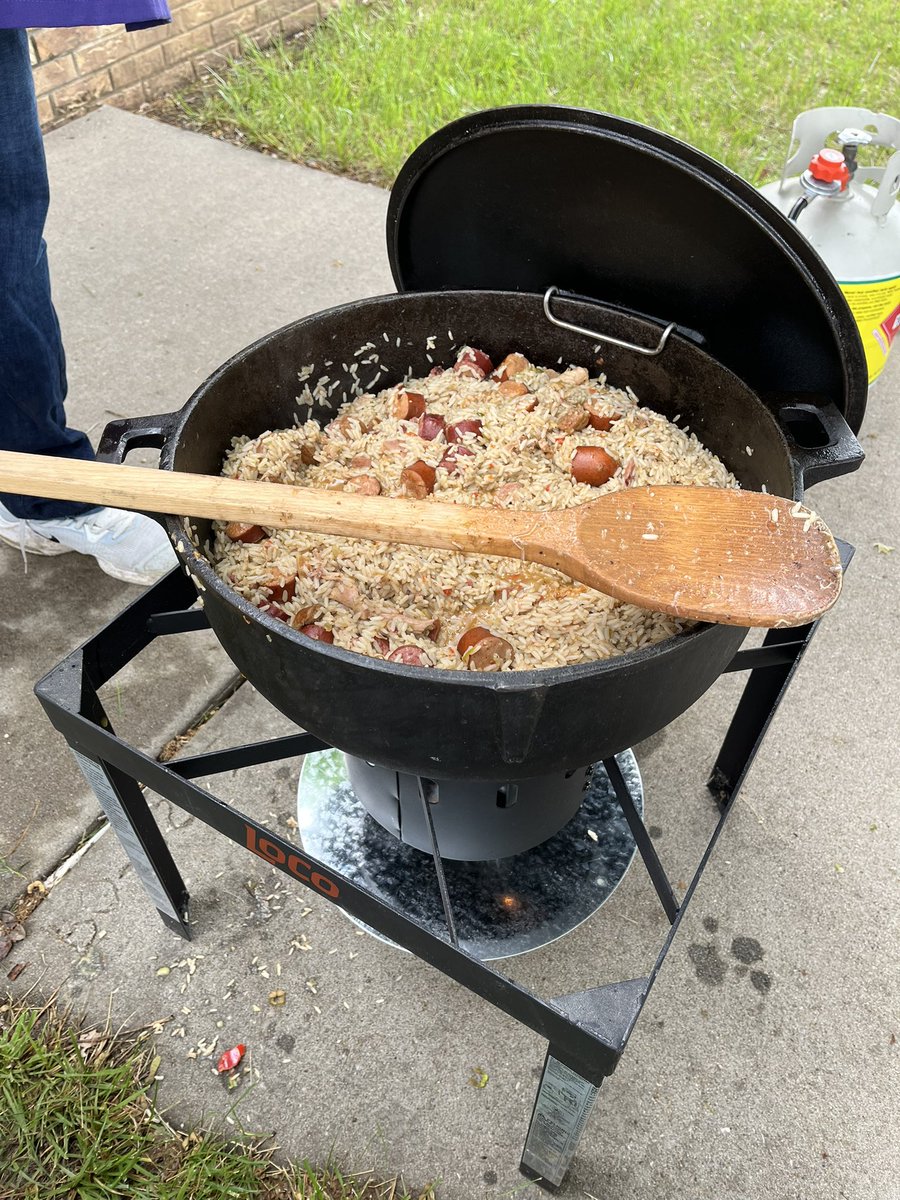 Topping is ending the week in style with our “2nd Annual Taste of the Bayou”!Thanks <a href="/NateMcC88471759/">Nate McCoy</a> 
The best Jambalaya and low country boil in KC!!
<a href="/ToppingBulldogs/">Topping Elementary</a>