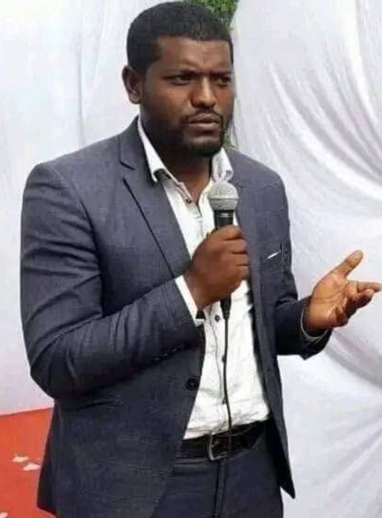 AdaneHaile3's tweet photo. በአዲስአበባ የቂርቆስ ክፍለ ከተማ ወረዳ 8 ዋና ስራ አስፈፃሚ አቶ አለባቸው አሞኘ ህልፈት ህይወት በጣም እናዝናለን።
አቶ አለባቸው የእለት ተግባራቸውን በማከናወን ላይ እንዳሉ  የህዝብ እና የእሳቸውን

 ደህንነት ለመጠበቅ ኃላፊነት በተሰጠው የፖሊስ አባል የግል ጉዳዩን በጉልበት ለማስፈፀም ሲል አመራሩን ተኩሶ ገድሏቸዋል።
ድርጊቱን የፈፀመው የፖሊስ አባል በቁጥጥር ስር ውሎ ምርመራው እየተጠራ ነው።
ለሟች ቤተሰቦች ፣ ጓደኞችና የስራ ባልደረቦች መፅናናትን ይሁን።