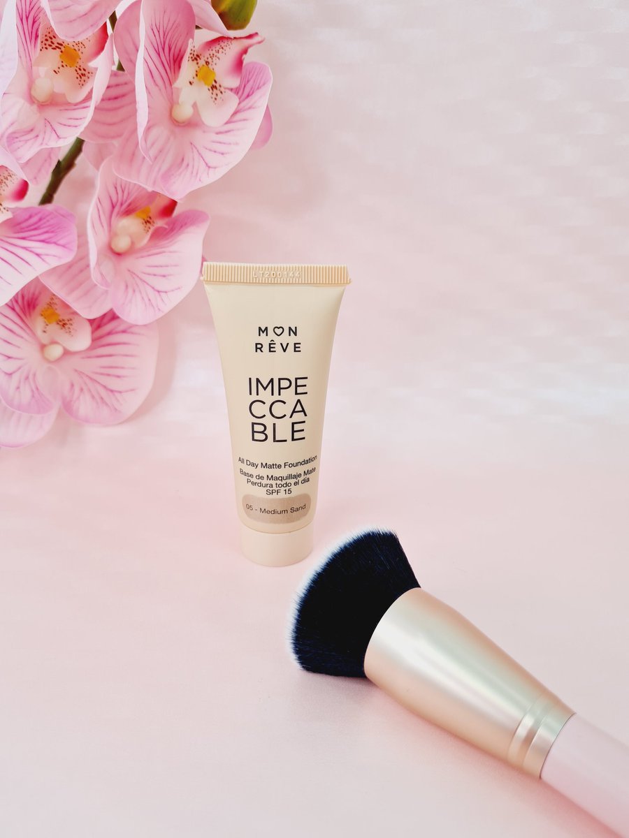 Base Impeccable,  acabado mate natural, textura ligera y alta cobertura, contiene vitamina E, filtro solar, libre de parabenos y aceite.

#monrevevenezuela 
#monreve 
#venezuela🇻🇪 
#BaseImpeccable
#basemaquillaje 
#maquillaje 
#belleza 
#cosmeticos 
#maquilladores