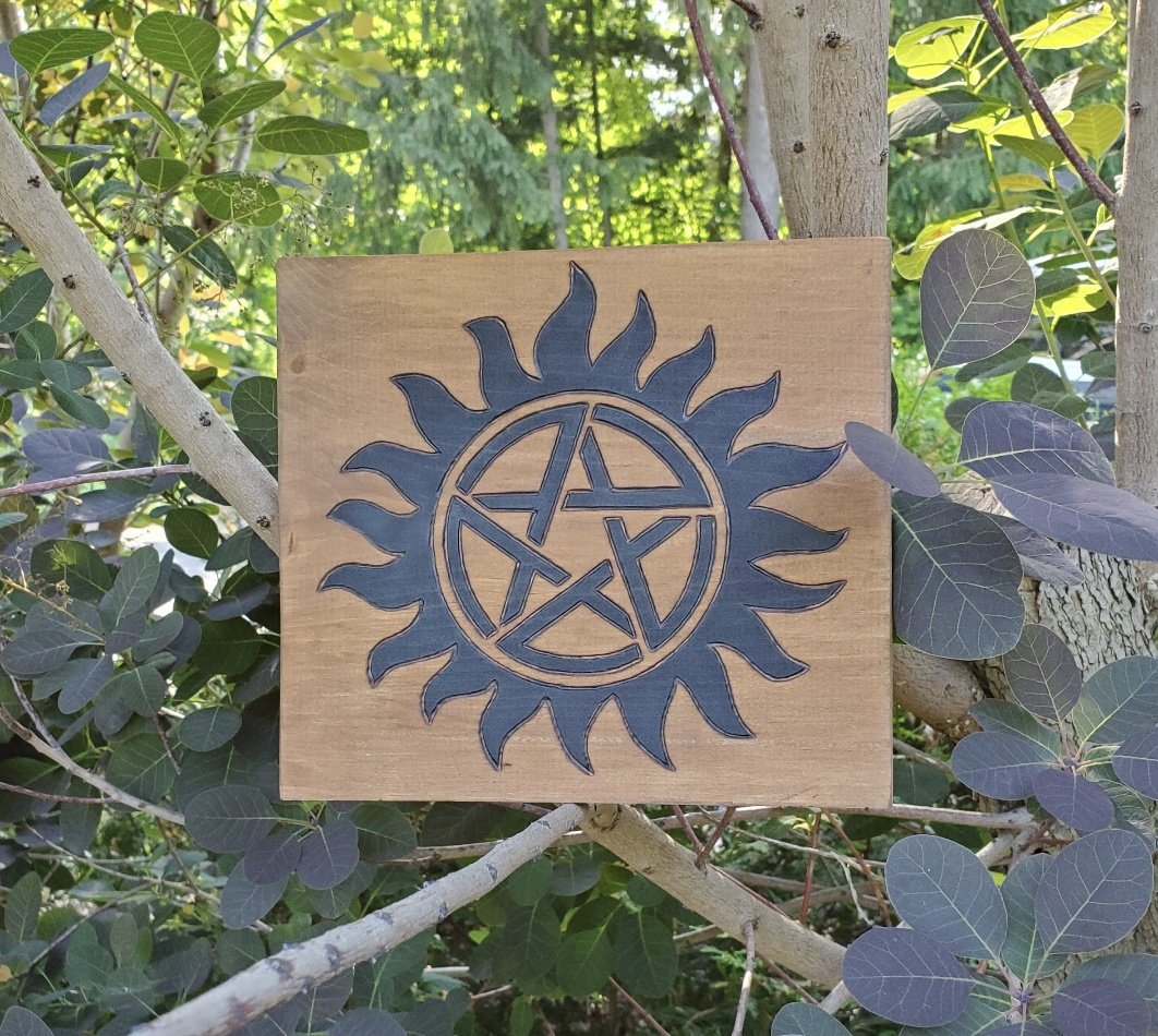 Sarli45_'s tweet image. GIVEAWAY!!! All right #SPNFamily QT this &amp;amp; add the hashtag #SaveTheWinchesters &amp;amp; you'll be entered into a draw to win this wood burned plaque made by me!  Approx. 7in x 7.75in. Open to 🇨🇦🇺🇲🇬🇧 &amp;amp; I'll cover the shipping. Closes this Sun May 14 at 1159pm ET. I'll DM the winner Mon