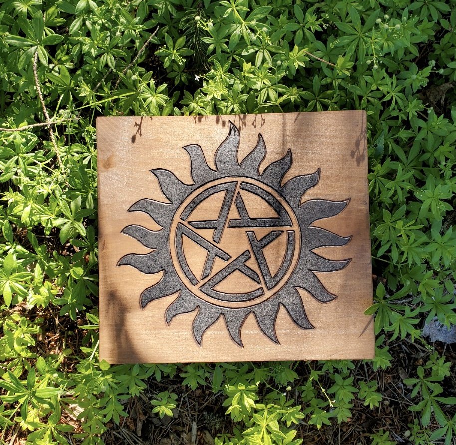 Sarli45_'s tweet image. GIVEAWAY!!! All right #SPNFamily QT this &amp;amp; add the hashtag #SaveTheWinchesters &amp;amp; you'll be entered into a draw to win this wood burned plaque made by me!  Approx. 7in x 7.75in. Open to 🇨🇦🇺🇲🇬🇧 &amp;amp; I'll cover the shipping. Closes this Sun May 14 at 1159pm ET. I'll DM the winner Mon