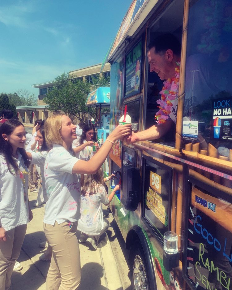 Celebrating Loyola Academy’s Seniors was Konatastic! Congratulations &amp; good luck, Rambler Class of 2023!!! 🎉