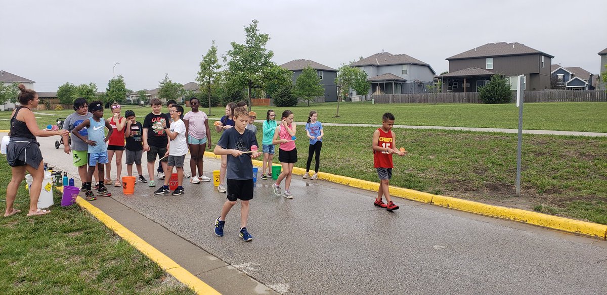 MsTcomputers's tweet photo. 5th Grade Buss working the wooden spoon relay...let's go! @MadisonPlaceK5 #movinmavs https://t.co/TstSzTMUlB