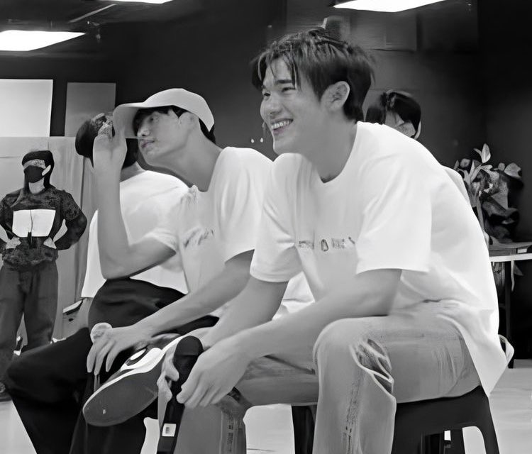 #geminifourth local au. 
     
— gala &amp; kenzo. 

  ; when the red flag boy fallin in love with another red flag boy. 
         wait, is the flag will still red?